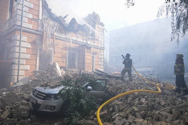 Russian drone attacks in Kyiv KYIV, UKRAINE - SEPTEMBER 28: Firefighters and rescue workers carry out emergency operations at the damaged building of the National Academy of Sciences of Ukraine following a Russian jet-powered drone strike in central Kyiv, Ukraine on September 28, 2026. The attack caused severe structural destruction and ignited a major fire at the scientific facility, while a separate drone hit damaged the nearby Dobrobut private medical centre as emergency crews conducted search and rescue efforts across the capital. Danylo Antoniuk Anadolu Kyiv Ukraine. Editorial use only. Please get in touch for any other usage.  Copyright: x2026xAnadoluxDanyloxAntoniukx