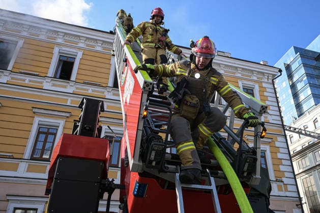 Russian drone attacks in Kyiv KYIV, UKRAINE - SEPTEMBER 28: Firefighters and rescue workers carry out emergency operations at the damaged building of the National Academy of Sciences of Ukraine following a Russian jet-powered drone strike in central Kyiv, Ukraine on September 28, 2026. The attack caused severe structural destruction and ignited a major fire at the scientific facility, while a separate drone hit damaged the nearby Dobrobut private medical centre as emergency crews conducted search and rescue efforts across the capital. Danylo Antoniuk Anadolu Kyiv Ukraine. Editorial use only. Please get in touch for any other usage.  Copyright: x2026xAnadoluxDanyloxAntoniukx