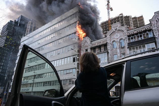 Russian drone attacks in Kyiv KYIV, UKRAINE - SEPTEMBER 28: Flames and dense black smoke billow from the damaged building of the Dobrobut private medical centre following a Russian jet-powered drone strike in central Kyiv, Ukraine on September 28, 2026. Emergency crews and firefighters conducted intense search and rescue operations as multiple fires burned across the capital s Shevchenkivskyi district, where another drone attack earlier destroyed the nearby National Academy of Sciences building. Danylo Antoniuk Anadolu Kyiv Ukraine. Editorial use only. Please get in touch for any other usage.  Copyright: x2026xAnadoluxDanyloxAntoniukx