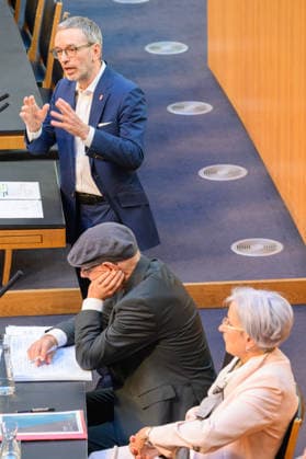 Vienna, September 28, 2026—99th Session of the National Council: Special Session to Approve the Federal Government’s Fuel Price Rebate PHOTO: FPÖ Caucus Leader Herbert Kickl, Finance Minister Markus Marterbauer (SPÖ) and Justice Minister Anna Sporrer (SPÖ) 99