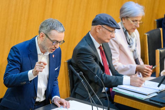 Vienna, September 28, 2026—99th Session of the National Council: Special Session to Approve the Federal Government’s Fuel Price Rebate PHOTO: FPÖ Caucus Leader Herbert Kickl, Finance Minister Markus Marterbauer (SPÖ) and Justice Minister Anna Sporrer (SPÖ) 99t