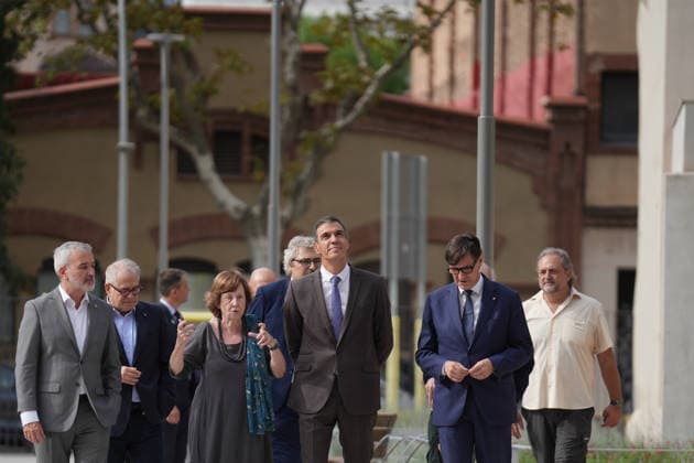 Sánchez Visits the Illa Sibèria Affordable Public Rental Housing Development in Barcelona I D The mayor of Barcelona, Jaume Collboni, the president of the Hàbitat3 Foundation, Carme Trilla, the Prime Minister, Pedro Sánchez, and the President of the Generalitat, Salvador Illa, during their visit to the Illa Sibèria affordable public rental housing development on September 28, 2026, in Barcelona, Catalonia, Spain. The Illa Sibèria public housing development in Barcelona consists of 42 affordable rental apartments located at 11 Badajoz Street, in the Poblenou neighborhood. SEPTEMBER 28, 2026 Barcelona Catalonia Barcelona Catalonia Spain Copyright: xDavidxZorrakinox 7806099