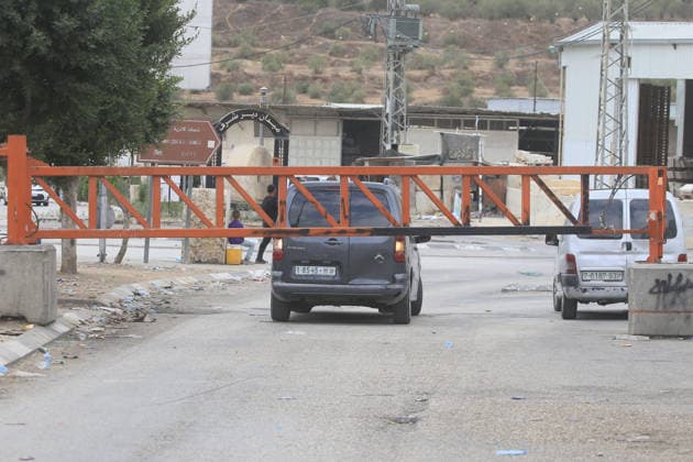 Palestinians Cross Gate Amid West Bank Movement Restrictions Palestinians cross an iron gate west of the West Bank city of Nablus on September 28, 2026, as Israeli restrictions on movement continue for a second day during the Jewish holiday of Sukkot. Israeli forces have closed a number of checkpoints and gates across the West Bank, restricting Palestinian travel between cities, towns and villages and disrupting access to workplaces and services. Photo by Mohammed Nasser apaimages Nablus West Bank Palestinian Territory 280926_Nablus_MN_00(6) Copyright: xapaimagesxMohammedxNasserx xapaimagesx