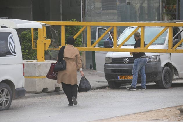 Palestinians Cross Gate Amid West Bank Movement Restrictions Palestinians cross an iron gate west of the West Bank city of Nablus on September 28, 2026, as Israeli restrictions on movement continue for a second day during the Jewish holiday of Sukkot. Israeli forces have closed a number of checkpoints and gates across the West Bank, restricting Palestinian travel between cities, towns and villages and disrupting access to workplaces and services. Photo by Mohammed Nasser apaimages Nablus West Bank Palestinian Territory 280926_Nablus_MN_00(9) Copyright: xapaimagesxMohammedxNasserx xapaimagesx