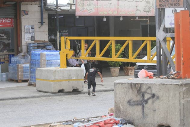 Palestinians Cross Gate Amid West Bank Movement Restrictions Palestinians cross an iron gate west of the West Bank city of Nablus on September 28, 2026, as Israeli restrictions on movement continue for a second day during the Jewish holiday of Sukkot. Israeli forces have closed a number of checkpoints and gates across the West Bank, restricting Palestinian travel between cities, towns and villages and disrupting access to workplaces and services. Photo by Mohammed Nasser apaimages Nablus West Bank Palestinian Territory 280926_Nablus_MN_00(7) Copyright: xapaimagesxMohammedxNasserx xapaimagesx