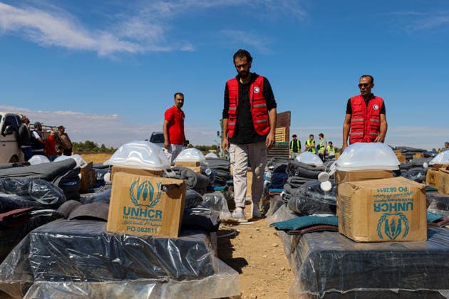 65 families return to their homes from Rasm al-Akhdar camp in Manbij MANBIJ, SYRIA - SEPTEMBER 28: The Syrian Red Crescent distribute emergency aid packages to the families leaving the camp as a total of 65 families, comprising around 300 people living at Rasm al-Akhdar camp in the Manbij area of northern Syria leave the camp to return to their homes in Aleppo and Raqqa, on September 28, 2026. The convoy of families set off for the areas of Maskanah and Deir Hafir in Aleppo province and locations in Raqqa. Nebieha Altaha Anadolu Manbij Syria. Editorial use only. Please get in touch for any other usage.  Copyright: x2026xAnadoluxNebiehaxAltahax