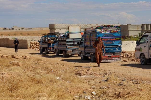65 families return to their homes from Rasm al-Akhdar camp in Manbij MANBIJ, SYRIA - SEPTEMBER 28: A total of 65 families, comprising around 300 people living at Rasm al-Akhdar camp in the Manbij area of northern Syria leave the camp to return to their homes in Aleppo and Raqqa, on September 28, 2026. The convoy of families set off for the areas of Maskanah and Deir Hafir in Aleppo province and locations in Raqqa. The Syrian Red Crescent distributed emergency aid packages to the families leaving the camp. Nebieha Altaha Anadolu Manbij Syria. Editorial use only. Please get in touch for any other usage.  Copyright: x2026xAnadoluxNebiehaxAltahax