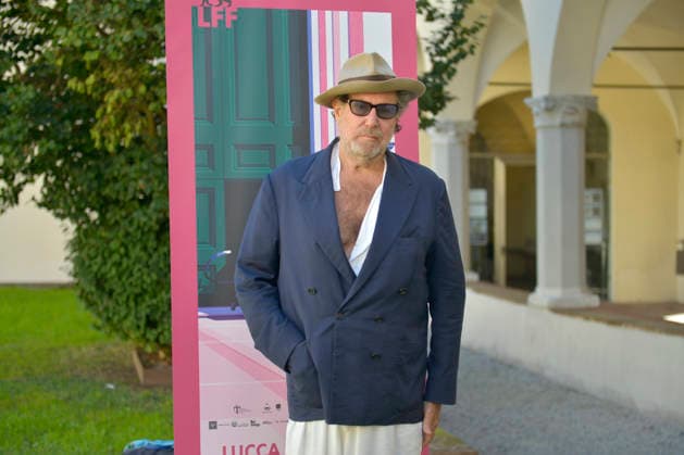 IPA89073830 - Lucca, September 28, 2026 At the Lucca Film Festival and in the San Micheletto complex, director and artist Julian Schnabel poses for photos and then meets with the press. Julian Schnabel, born in 1951, is one of the most celebrated living painters; as a director, he has also made many films, including the biopic *Basquiat*, *Van Gogh* (2018), *Dante™s Hand*, and others. He is married to model May Andersen, with whom he has a son. In the photo: Julian Schnabel.  Copyright: xRobertoCappelloxfotografox xRobertoCappelloxfotografox IPA89073830