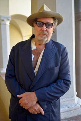 IPA89073858 - Lucca, September 28, 2026 At the Lucca Film Festival and in the San Micheletto complex, director and artist Julian Schnabel poses for photos and then meets with the press. Julian Schnabel, born in 1951, is one of the most famous living painters; as a director, he has also made many films, including the biopic *Basquiat*, *Van Gogh* (2018), *Dante™s Hand*, and others. He is married to model May Andersen, with whom he has a son. In the photo: Julian Schnabel.  Copyright: xRobertoCappelloxfotografox xRobertoCappelloxfotografox IPA89073858