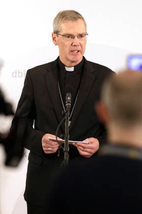 Heiner Wilmer at the opening press conference for the fall plenary assembly of the German Bishops Conference at the Fulda Cathedral Parish Center, September 28, 2026 Foto:xP.xBackx xFuturexImagex bischofskonferenz_6921