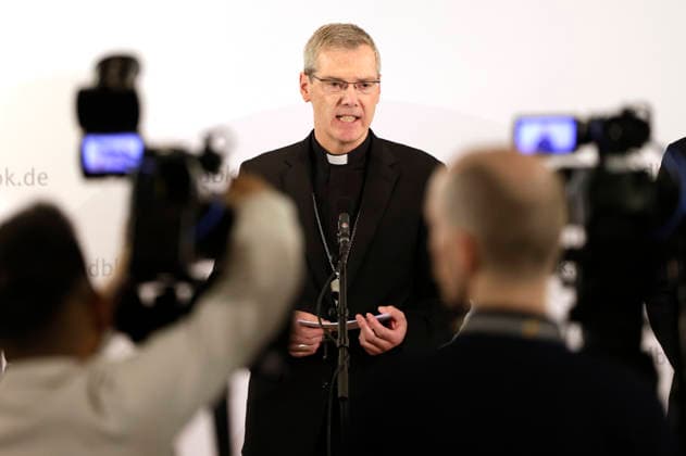 Heiner Wilmer at the opening press conference for the fall plenary assembly of the German Bishops Conference at the Fulda Cathedral Parish Center, September 28, 2026 Foto:xP.xBackx xFuturexImagex bischofskonferenz_6924