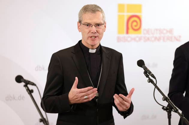 Heiner Wilmer at the opening press conference for the fall plenary assembly of the German Bishops Conference at the Fulda Cathedral Parish Center, September 28, 2026 Foto:xP.xBackx xFuturexImagex bischofskonferenz_6925