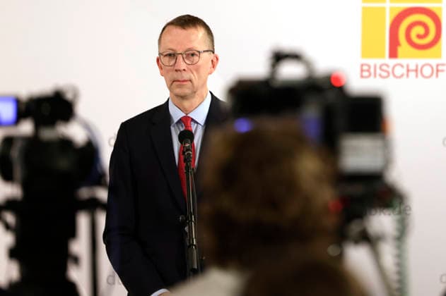 Matthias Kopp at the opening press conference for the fall plenary assembly of the German Bishops Conference at the Fulda Cathedral Parish Center, September 28, 2026 Foto:xP.xBackx xFuturexImagex bischofskonferenz_6913