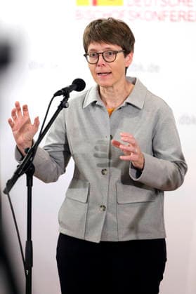 Beate Gilles at the opening press conference for the fall plenary assembly of the German Bishops Conference at the Fulda Cathedral Parish Center, September 28, 2026 Foto:xP.xBackx xFuturexImagex bischofskonferenz_6918