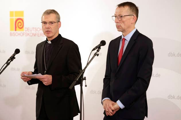 Heiner Wilmer and Matthias Kopp at the opening press conference for the fall plenary assembly of the German Bishops Conference at the Fulda Cathedral Parish Center, September 28, 2026 Foto:xP.xBackx xFuturexImagex bischofskonferenz_6919
