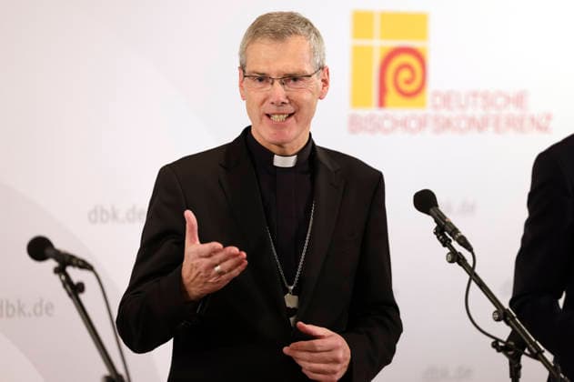 Heiner Wilmer at the opening press conference for the fall plenary assembly of the German Bishops Conference at the Fulda Cathedral Parish Center, September 28, 2026 Foto:xP.xBackx xFuturexImagex bischofskonferenz_6926