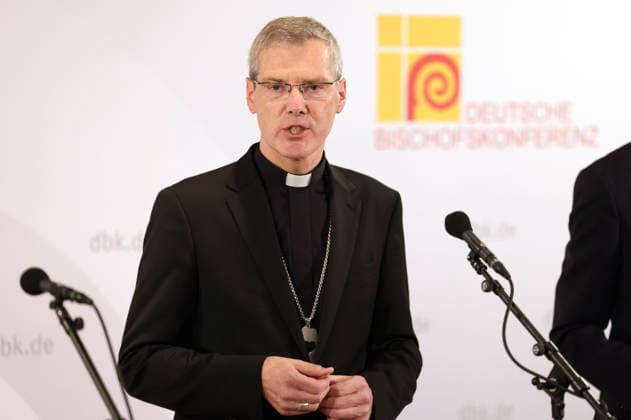 Heiner Wilmer at the opening press conference for the fall plenary assembly of the German Bishops Conference at the Fulda Cathedral Parish Center, September 28, 2026 Foto:xP.xBackx xFuturexImagex bischofskonferenz_6927