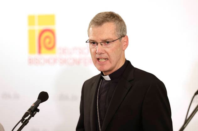 Heiner Wilmer at the opening press conference for the fall plenary assembly of the German Bishops Conference at the Fulda Cathedral Parish Center, September 28, 2026 Foto:xP.xBackx xFuturexImagex bischofskonferenz_6929