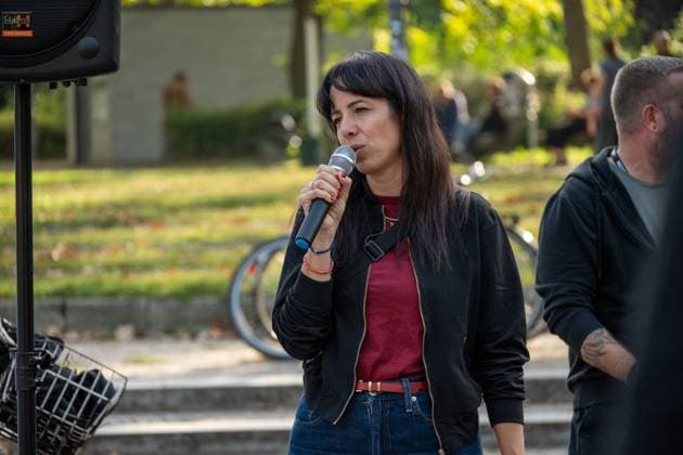 Elif Eralp Speaks at Sukkot Event in Berlin BERLIN, GERMANY SEPTEMBER 28, 2026: Elif Eralp, leading candidate of Die Linke in Berlin, speaks to participants at a Sukkah organized by Israelis für Frieden at Mariannenplatz. The event was held as an expression of support for Eralp and Die Linke and as a protest against the war and humanitarian situation in Gaza. Photo: Jess Flom JNA Press. Berlin Germany Copyright: x xjessxflomx xJNAxPressx