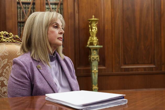 RUSSIA, MOSCOW - SEPTEMBER 28, 2026: The Central Election Commission s Chairwoman Ella Pamfilova is pictured during a meeting with Russia s President Vladimir Putin at the Moscow Kremlin. Vyacheslav Prokofyev Russian Presidential Press and Information Office TASS  98494485