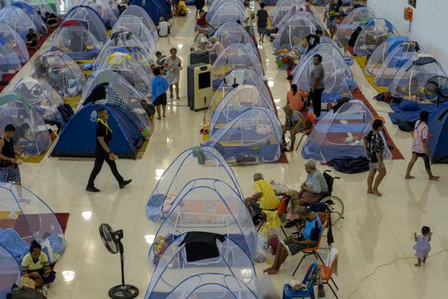 Bangkok Flooding Forces Residents Into Temporary Shelters Between 700 and 800 people have sought refuge at a government-organised shelter at King Mongkut™s Institute of Technology Ladkrabang (KMITL) after flooding affected their homes, according to an organiser, in Bangkok, Thailand, September 28, 2026. Bangkok Bangkok Thailand Copyright: xNicolaxLongobardix