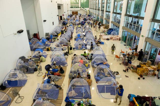 Bangkok Flooding Forces Residents Into Temporary Shelters People sit inside mosquito nets at a shelter at King Mongkut™s Institute of Technology Ladkrabang (KMITL) in Bangkok, Thailand, September 28, 2026. Flooding has forced residents to seek refuge in temporary shelters in the Thai capital. Bangkok Bangkok Thailand Copyright: xNicolaxLongobardix