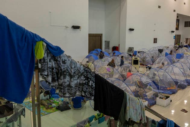 Bangkok Flooding Forces Residents Into Temporary Shelters People sit inside mosquito nets at a shelter at King Mongkut™s Institute of Technology Ladkrabang (KMITL) in Bangkok, Thailand, September 28, 2026. Flooding has forced residents to seek refuge in temporary shelters in the Thai capital. Bangkok Bangkok Thailand Copyright: xNicolaxLongobardix