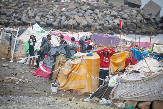 Rain Affects the Settlements on El Trampolín Beach in Ceuta. Migrants try to keep the shacks affected by the rain standing on El Trampolín Beach on September 28, 2026, in Ceuta, Spain. Around 3,000 migrants remain in makeshift settlements on Ceuta’s beaches following the massive influx recorded in late July. Continuous rain is flooding the ground and damaging the shacks built with reeds, plastic, cardboard, and sheets on El Trampolín Beach. SEPTEMBER 28, 2026, Ceuta, Spain  Copyright: xMarcosxMorenox 7806268