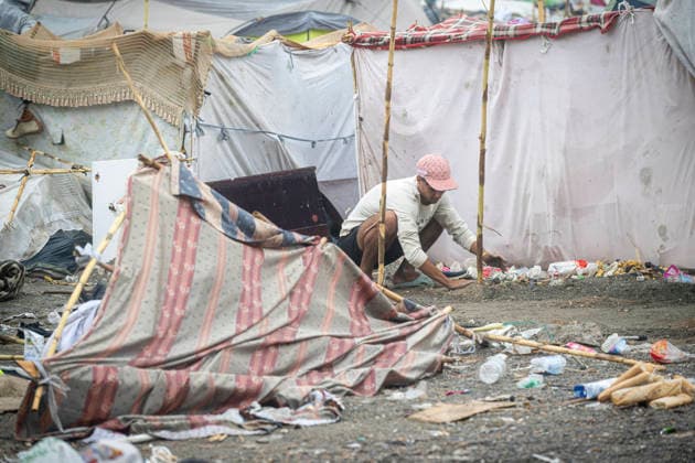 Rain Affects the Settlements on El Trampolín Beach in Ceuta Migrants try to keep their shacks, damaged by the rain, standing on El Trampolín Beach on September 28, 2026, in Ceuta, Spain. Around 3,000 migrants remain in makeshift settlements on Ceuta’s beaches following the massive influx recorded in late July. Continuous rain is flooding the ground and damaging the shacks built with reeds, plastic, cardboard, and sheets on El Trampolín Beach. SEPTEMBER 28, 2026, Ceuta, Spain  Copyright: xMarcosxMorenox 7806276