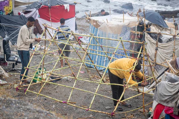 Rain Affects the Settlements on El Trampolín Beach in Ceuta Migrants try to keep their shacks, damaged by the rain, standing on El Trampolín Beach on September 28, 2026, in Ceuta, Spain. Around 3,000 migrants remain in makeshift settlements on Ceuta’s beaches following the massive influx recorded in late July. Continuous rain is flooding the ground and damaging the shacks built with reeds, plastic, cardboard, and sheets on El Trampolín Beach. SEPTEMBER 28, 2026, Ceuta, Spain  Copyright: xMarcosxMorenox 7806277