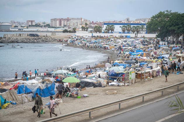 Rain Affects the Settlements on El Trampolín Beach in Ceuta Migrants Remain in the Settlements on El Trampolín Beach Despite the Rain, as of September 28, 2026, in Ceuta, Spain. Around 3,000 migrants remain in makeshift settlements on Ceuta’s beaches following the massive influx recorded in late July. Continuous rain is flooding the ground and damaging the shacks built with reeds, plastic, cardboard, and sheets on Trampolín Beach. SEPTEMBER 28, 2026, Ceuta, Ceuta, Spain  Copyright: xMarcosxMorenox 7806284