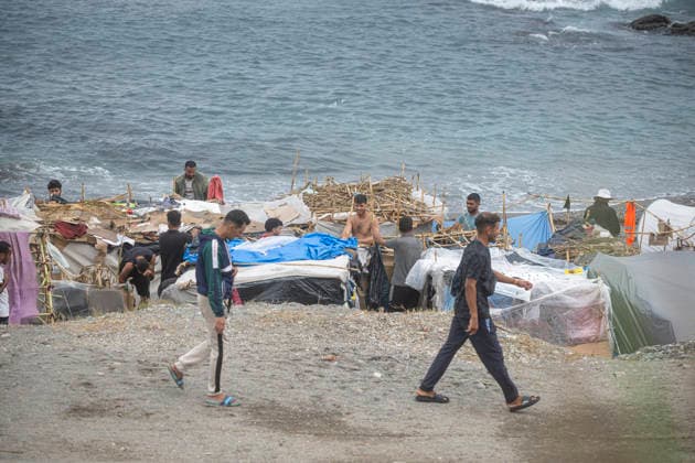 Rain Affects the Settlements on El Trampolín Beach in Ceuta Migrants Remain in the Settlements on El Trampolín Beach Despite the Rain, as of September 28, 2026, in Ceuta, Spain. Around 3,000 migrants remain in makeshift settlements on Ceuta’s beaches following the massive influx recorded in late July. Continuous rain is flooding the ground and damaging the shacks built with reeds, plastic, cardboard, and sheets on Trampolín Beach. SEPTEMBER 28, 2026, Ceuta, Ceuta, Spain  Copyright: xMarcosxMorenox 7806286