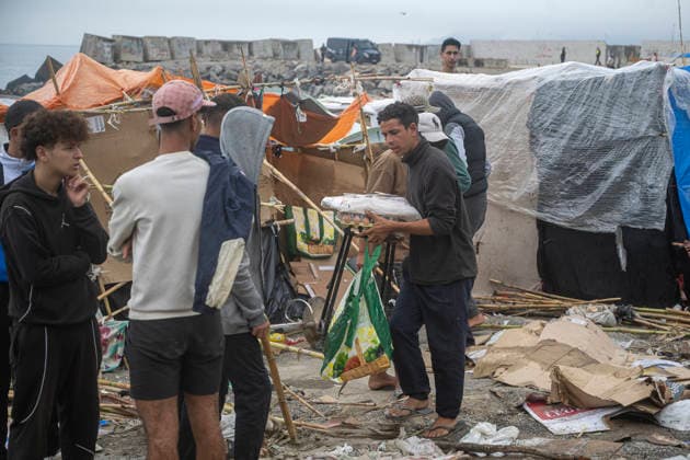 Rain Affects the Settlements on El Trampolín Beach in Ceuta Migrants Remain in the Settlements on El Trampolín Beach Despite the Rain, as of September 28, 2026, in Ceuta, Spain. Around 3,000 migrants remain in makeshift settlements on Ceuta’s beaches following the massive influx recorded in late July. Continuous rain is flooding the ground and damaging the shacks built with reeds, plastic, cardboard, and sheets on Trampolín Beach. SEPTEMBER 28, 2026, Ceuta, Ceuta, Spain  Copyright: xMarcosxMorenox 7806287