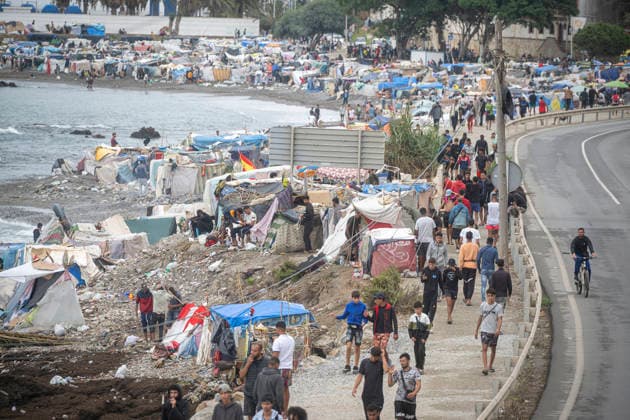 Rain Affects the Settlements on El Trampolín Beach in Ceuta Migrants Remain in the Settlements on El Trampolín Beach Despite the Rain, as of September 28, 2026, in Ceuta, Spain. Around 3,000 migrants remain in makeshift settlements on Ceuta’s beaches following the massive influx recorded in late July. Continuous rain is flooding the ground and damaging the shacks built with reeds, plastic, cardboard, and sheets on Trampolín Beach. SEPTEMBER 28, 2026, Ceuta, Ceuta, Spain  Copyright: xMarcosxMorenox 7806292