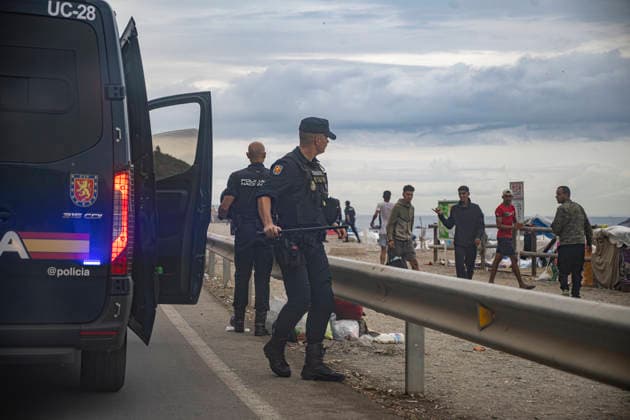 Rain Affects the Settlements on El Trampolín Beach in Ceuta The National Police intervene in the settlements on El Trampolín Beach on September 28, 2026, in Ceuta, Spain. Around 3,000 migrants remain in makeshift settlements on Ceuta’s beaches following the mass influx recorded in late July. Continuous rain is flooding the ground and damaging the shacks built from reeds, plastic, cardboard, and sheets on El Trampolín Beach. SEPTEMBER 28, 2026 Ceuta, Ceuta, Spain  Copyright: xMarcosxMorenox 7806304
