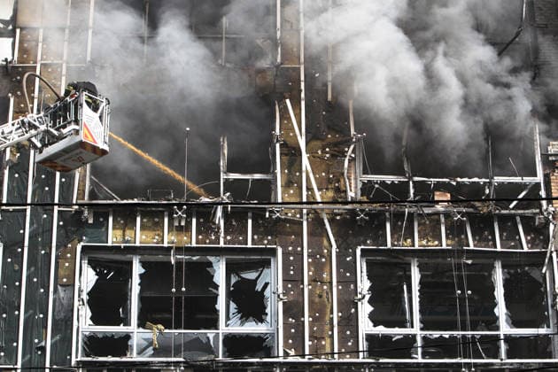 Rescuers use an aerial work platform to extinguish a fire in a business centre, caused by a Russian drone attack, Dnipro, Ukraine, September 28, 2026. At least three people were killed, and another 15 people were injured in the attack. (Photo by Mykola Miakshykov Ukrinform) Russians attack business centre in Dnipro with drone  Copyright: xMykolaxMiakshykovx