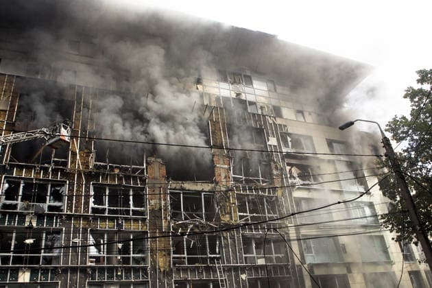 Rescuers use an aerial work platform to extinguish a fire in a business centre, caused by a Russian drone attack, Dnipro, Ukraine, September 28, 2026. At least three people were killed, and another 15 people were injured in the attack. (Photo by Mykola Miakshykov Ukrinform) Russians attack business centre in Dnipro with drone  Copyright: xMykolaxMiakshykovx