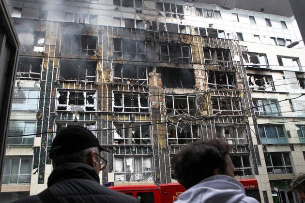 People face a business centre, which caught fire as a result of a Russian drone attack, Dnipro, Ukraine, September 28, 2026. At least three people were killed, and another 15 people were injured in the attack. (Photo by Mykola Miakshykov Ukrinform) Russians attack business centre in Dnipro with drone  Copyright: xMykolaxMiakshykovx