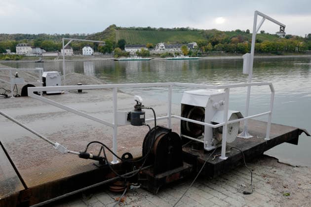 Ferry service suspended September 28, 2026. Due to low water levels, sandbars are protruding from the Rhine near Kornsand and Nierstein. At this low water level, the vehicle ferry can no longer dock. Dredging efforts to move the sand were unsuccessful. Ferry service has been suspended until further notice. To reach Mainz or Wo