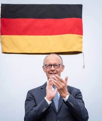 Chancellor Friedrich Merz during the dedication ceremony on the Gustav Heinemann Bridge in Saarlouis; dedication of Helmut Kohl Street and Rue François Mitterrand in Saarlouis, Saarlouis, Saarland, Germany; Gustav Heinemann Bridge