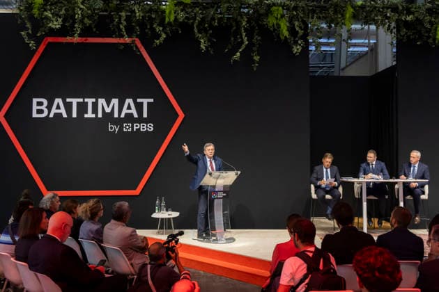 Paris, France September 28, 2026 - Le Grand Oral at the Paris Construction Show, where candidates for the 2027 French presidential election present their proposals regarding the construction and housing sectors. BATIMAT is an international trade fair for building and construction professionals. This year s edition takes place from September 28 to October 1 - Jean Luc Melenchon POLITIQUE, BATIMAT, SECTEUR DE LA CONSTRUCTION, ECONOMIE, BTP  Copyright: xVincentxIsorex
