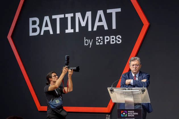 Paris, France September 28, 2026 - Le Grand Oral at the Paris Construction Show, where candidates for the 2027 French presidential election present their proposals regarding the construction and housing sectors. BATIMAT is an international trade fair for building and construction professionals. This year s edition takes place from September 28 to October 1 - Jean Luc Melenchon POLITIQUE, BATIMAT, SECTEUR DE LA CONSTRUCTION, ECONOMIE, BTP  Copyright: xVincentxIsorex
