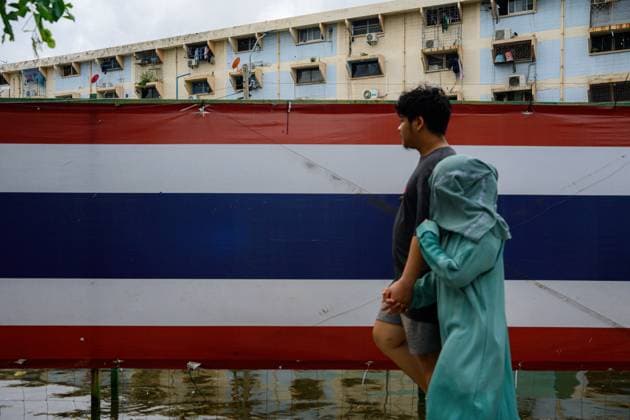 September 28, 2026, Bangkok, Thailand: BANGKOK, THAILAND, SEPTEMBER 28, 2026: Residents, vendors and commuters adapt to daily life amid flooding in Bang Kapi district as floodwaters disrupt normal routines. At Bang Kapi Market, vendors continue serving customers and moving through flooded market lanes, while residents of Khlong Chan Housing Estate have also faced disruptions to electricity and running water, adding to difficulties accessing homes. Bangkok Thailand - ZUMAq101 20260928_zna_q101_116 Copyright: xWatsawatxKoktabtimx