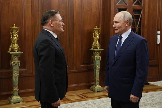 RUSSIA, MOSCOW - SEPTEMBER 28, 2026: Rosatom CEO Alexei Likhachev (L) and Russia s President Vladimir Putin are seen during a meeting in the Kremlin Moscow Russia  - ZUMAt113 20260928_zaa_t113_201 Copyright: xVyacheslavxProkofyevx