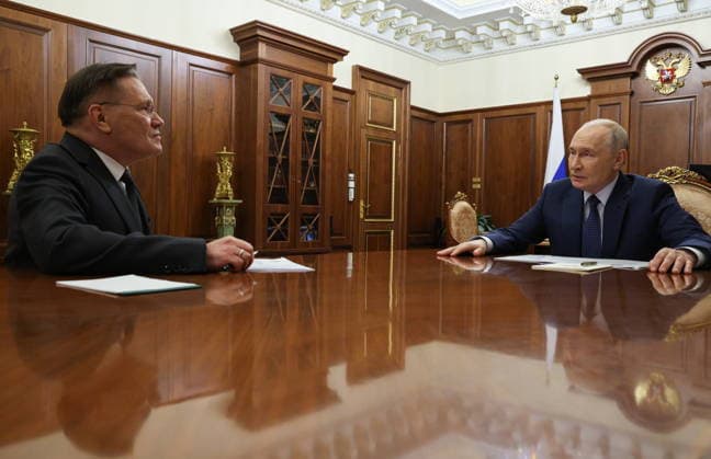 RUSSIA, MOSCOW - SEPTEMBER 28, 2026: Rosatom CEO Alexei Likhachev (L) and Russia s President Vladimir Putin talk during a meeting in the Kremlin Moscow Russia  - ZUMAt113 20260928_zaa_t113_202 Copyright: xVyacheslavxProkofyevx
