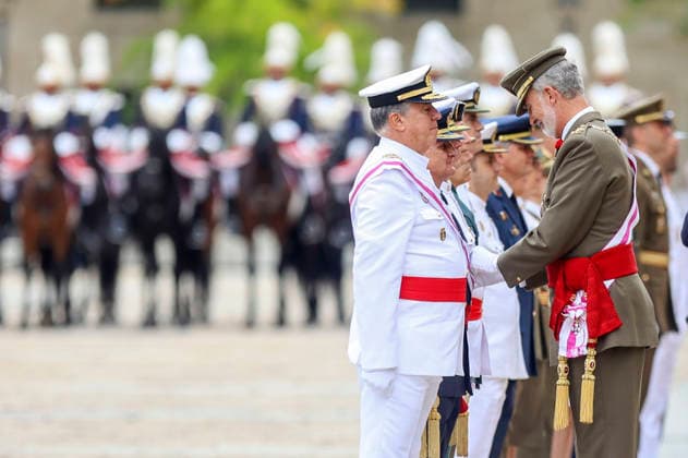 King Felipe VI of Spain at the award ceremony for the Order of Saint Hermenegild and the military parade at the Monastery of El Escorial, San Lorenzo de El Escorial, September 28, 2026 Foto:xDyDxFotografosx xFuturexImagex felipe_6911