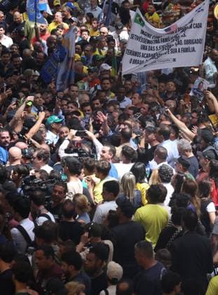 RECORD DATE NOT STATED Flavio Bolsonaro, Ricardo Nunes, and Tarcisio de Freitas campaign at the Sao Paulo Municipal Market. Sao Paulo (SP), 09 28 2026 2026 elections campaign Presidential candidate Flavio Bolsonaro (PL), Sao Paulo governor and candidate for re-election Tarcisio de Freitas (Republicanos) and Sao Paulo mayor Ricardo Nunes (MDB) participate in a campaign event at the Sao Paulo Municipal Market, in the central region of the Sao Paulo capital, this Monday (28).(Foto: Leco Viana Thenews2 imago images) Flavio Bolsonaro, Ricardo Nunes, and Tarcisio de Freitas campaign at the Sao Paulo Municipal Market.  Copyright: xLecoxVianax