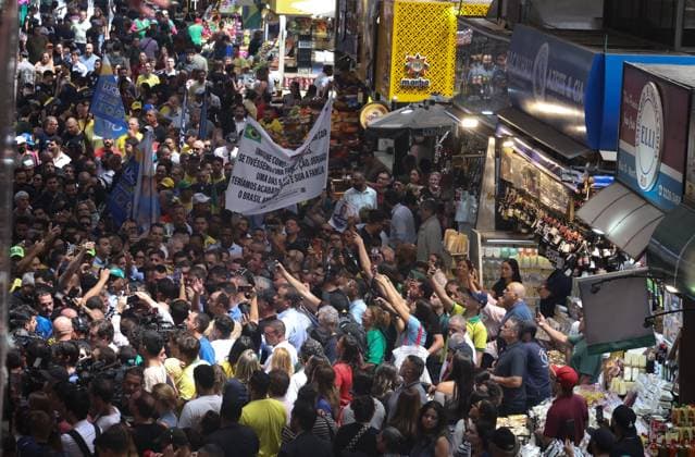 RECORD DATE NOT STATED Flavio Bolsonaro, Ricardo Nunes, and Tarcisio de Freitas campaign at the Sao Paulo Municipal Market. Sao Paulo (SP), 09 28 2026 2026 elections campaign Presidential candidate Flavio Bolsonaro (PL), Sao Paulo governor and candidate for re-election Tarcisio de Freitas (Republicanos) and Sao Paulo mayor Ricardo Nunes (MDB) participate in a campaign event at the Sao Paulo Municipal Market, in the central region of the Sao Paulo capital, this Monday (28).(Foto: Leco Viana Thenews2 imago images) Flavio Bolsonaro, Ricardo Nunes, and Tarcisio de Freitas campaign at the Sao Paulo Municipal Market.  Copyright: xLecoxVianax