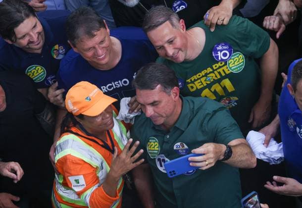 RECORD DATE NOT STATED Flavio Bolsonaro, Ricardo Nunes, and Tarcisio de Freitas campaign at the Sao Paulo Municipal Market. Sao Paulo (SP), 09 28 2026 2026 elections campaign Presidential candidate Flavio Bolsonaro (PL), Sao Paulo governor and candidate for re-election Tarcisio de Freitas (Republicanos) and Sao Paulo mayor Ricardo Nunes (MDB) participate in a campaign event at the Sao Paulo Municipal Market, in the central region of the Sao Paulo capital, this Monday (28).(Foto: Leco Viana Thenews2 imago images) Flavio Bolsonaro, Ricardo Nunes, and Tarcisio de Freitas campaign at the Sao Paulo Municipal Market.  Copyright: xLecoxVianax