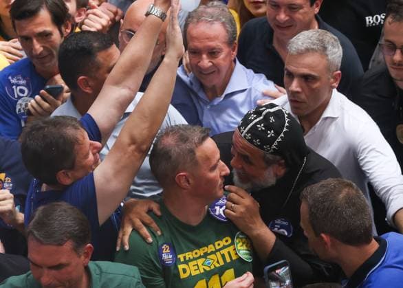 RECORD DATE NOT STATED Flavio Bolsonaro, Ricardo Nunes, and Tarcisio de Freitas campaign at the Sao Paulo Municipal Market. Sao Paulo (SP), 09 28 2026 2026 elections campaign Presidential candidate Flavio Bolsonaro (PL), Sao Paulo governor and candidate for re-election Tarcisio de Freitas (Republicanos) and Sao Paulo mayor Ricardo Nunes (MDB) participate in a campaign event at the Sao Paulo Municipal Market, in the central region of the Sao Paulo capital, this Monday (28).(Foto: Leco Viana Thenews2 imago images) Flavio Bolsonaro, Ricardo Nunes, and Tarcisio de Freitas campaign at the Sao Paulo Municipal Market.  Copyright: xLecoxVianax
